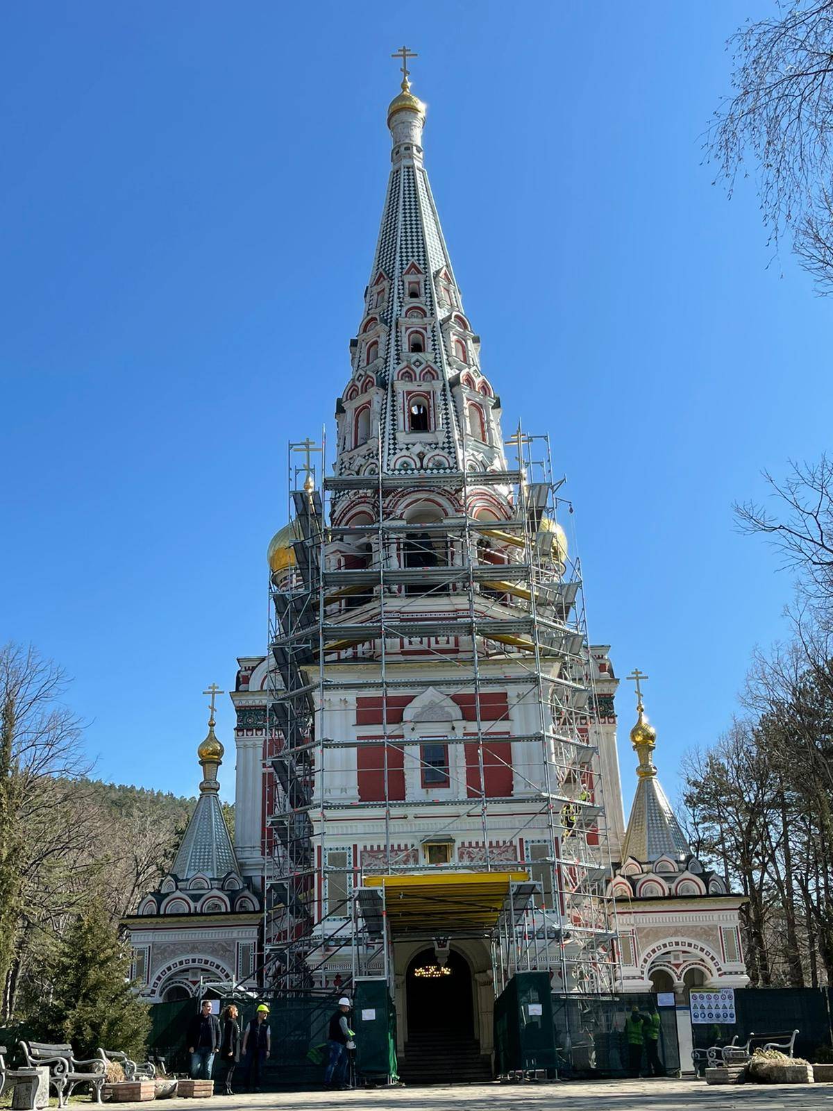 Храм-паметник и манастир Рождество Христово в Шипко
